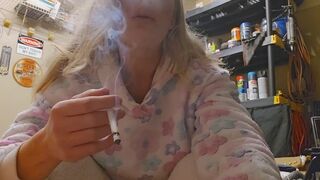 MizzErotique Smoking and Giving You A Handjob