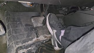 Night drive in Nike Airmax