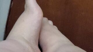 Can I seduce you with my feet?