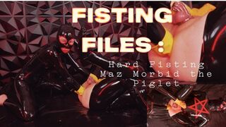 Piggy Fisting : Mistress Why stretches Maz Morbid in 4K
