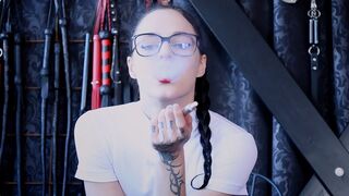 Ridingmistress Vaping (FULL HD) – Diana