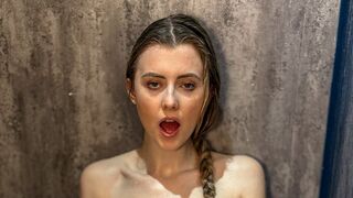 Lottie Lou Fucks herself with her dildo in the shower