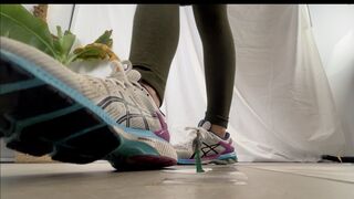A Giantess Story - Giantess Tramplegirl Leila teases and tramples some tinies in her Asics Kayano snesakers and crushes them under her soles - Shoe fetish, Sneaker fetish, POV, Crushing, Giantess, Trampling