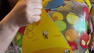 Valeri deflate beachballs and pool