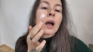 you love to play with her natural face aV