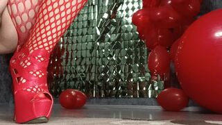 HAPPY VALENTINESS DAY!! hells pop more red balloons