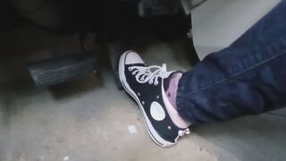 Evalynn work commute in Converse 1