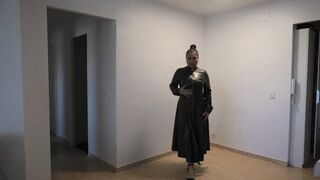 Open, close the zipper, and make a sound. ORDER