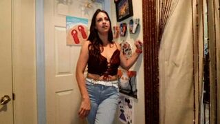 INEED2PEE Indica flooding her skintight jeans wetting MP4