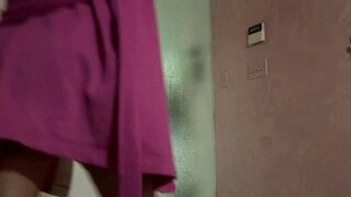 THIS HAIRY SLUT HOUSEWIFE KNOWS HOW TO RECEIVE A DELIVERY GUY