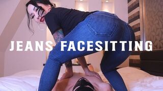 Jeans Facesitting