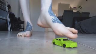 Giantess Crushes Cars
