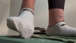 N6 giga sweaty socks come off for barefoot feeling