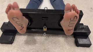 5 Min Cum Slut Soles Stuck In Stocks