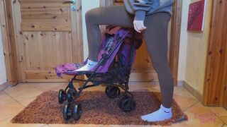 Sneaker-Girl Doro - Stroller Crush