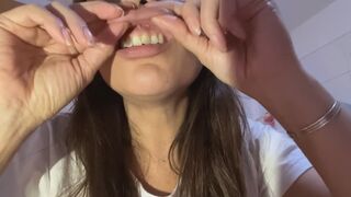 Do you want to see my lips? I felt ?