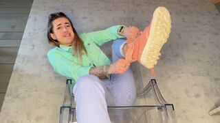 Many sneakers, trying them on wmv