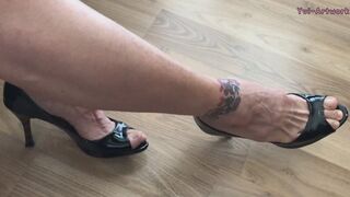 Showering in My Cat Open-Toe Heels Slipper Soap & Shoe Break!