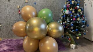 looner girl b2p big yellow balloon and poping more balloons