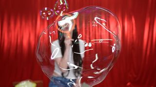 Isla Blows Bubbles 4K (3840X2160)