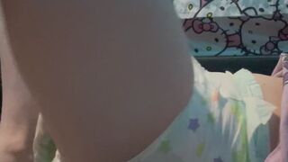 Transgirl shows you her super soggy diaper, lots of squishy crinkly noises hehe