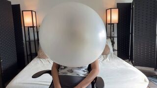 First time blowing 70 pcs of gum