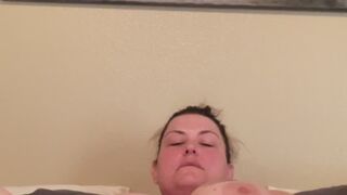 MILF PISSES WHILE SHE FUCKS HER PUSSY