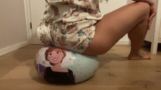 Anna and Elsa have to deal with that big ass