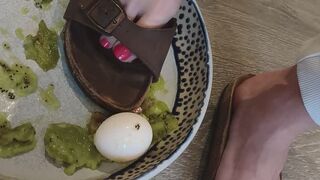 Kiwi and egg crush with Birkenstock Madrid