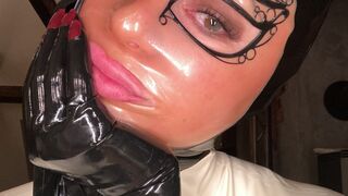 Missy‘s rubber evening routine