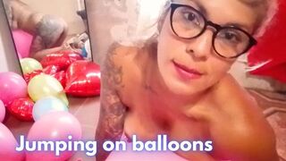 HAVING FUN WITH BALLOONS NAKED