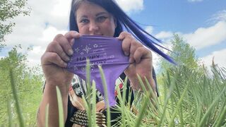 girl on nature b2p purpure balloon