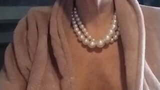 In diretta dalla mia room mentre preparo la figa e intrattengo il mio pubblico live!