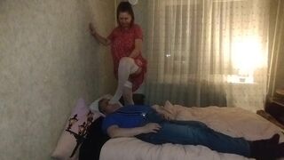 Foot fetish with a brunette