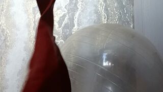 Valeri poping big heart balloons