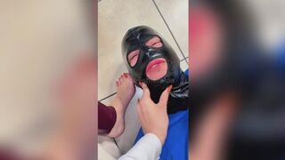 French - Un jeune soumis déjà à mes pieds