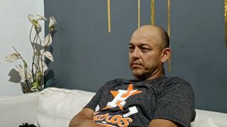 Slapping the face of a very submissive man (C3)