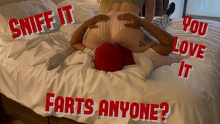 Farts Sniffing and Chill