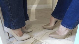 women swap shoes with each other 6SH