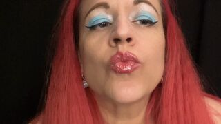 Soft Puckering with Lip Gloss 6125