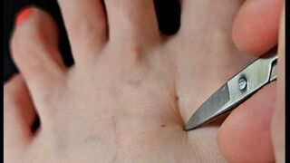 [Foot Fetish] Sensation Foot Pain Play With MY Scissors - Marks On My Skin