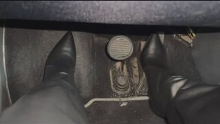 Marie drive her smart in black leather boots and nylons on german Autobahn - Fast