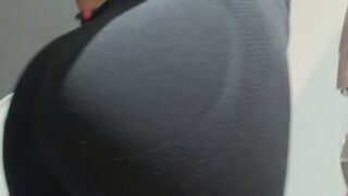 Urgent Pee in the Gym Toilet: Letting it go loudly