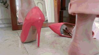 His mistress's sweaty feet MP4