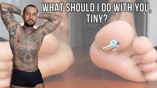 What should I do with you, tiny? - Lalo Cortez