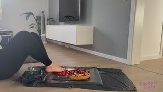 Sneaker-Girl Mia Moon - Crush Two Cakes
