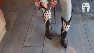 First steps for her new Sendra Boots