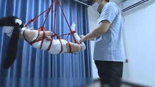 hui35-A girl in white stockings was humiliated by a rope bondage artist.