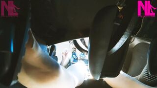 Driving in nude pantyhose_camera under the gas pedal
