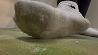 Q1c giga in sweaty socks mocking cities as they cry for help